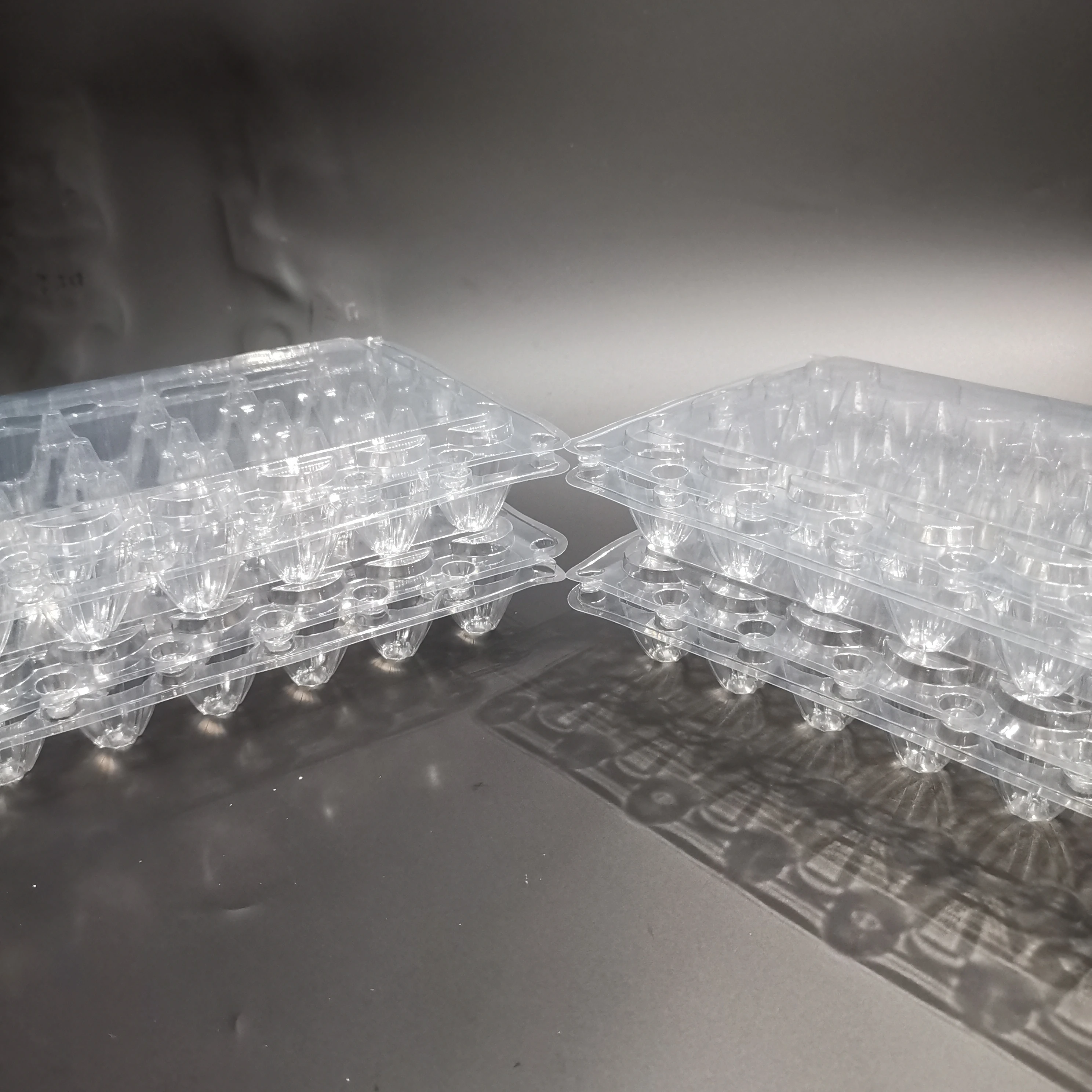 Recyclable Plastic 30 Grids Egg Tray Clear Plastic Chicken Egg Box Container Bulk Egg Carton for Fridge
