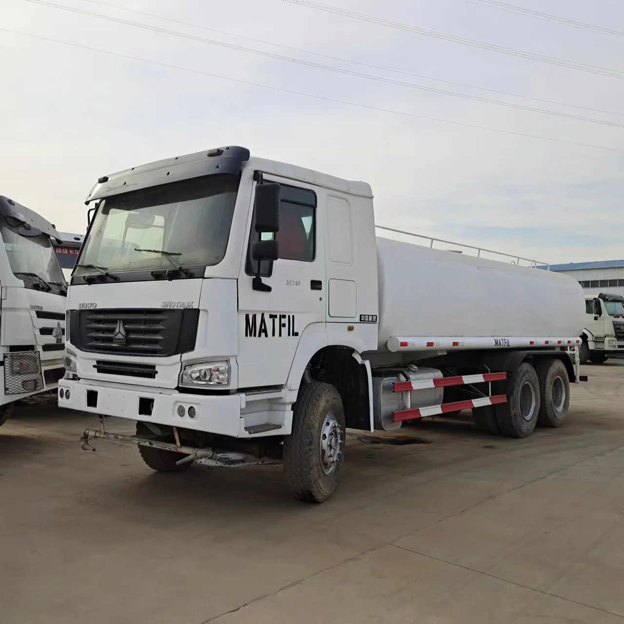 Heavy machine truck howo 6*4 water tank truck 20cbm capacity with high quality good price