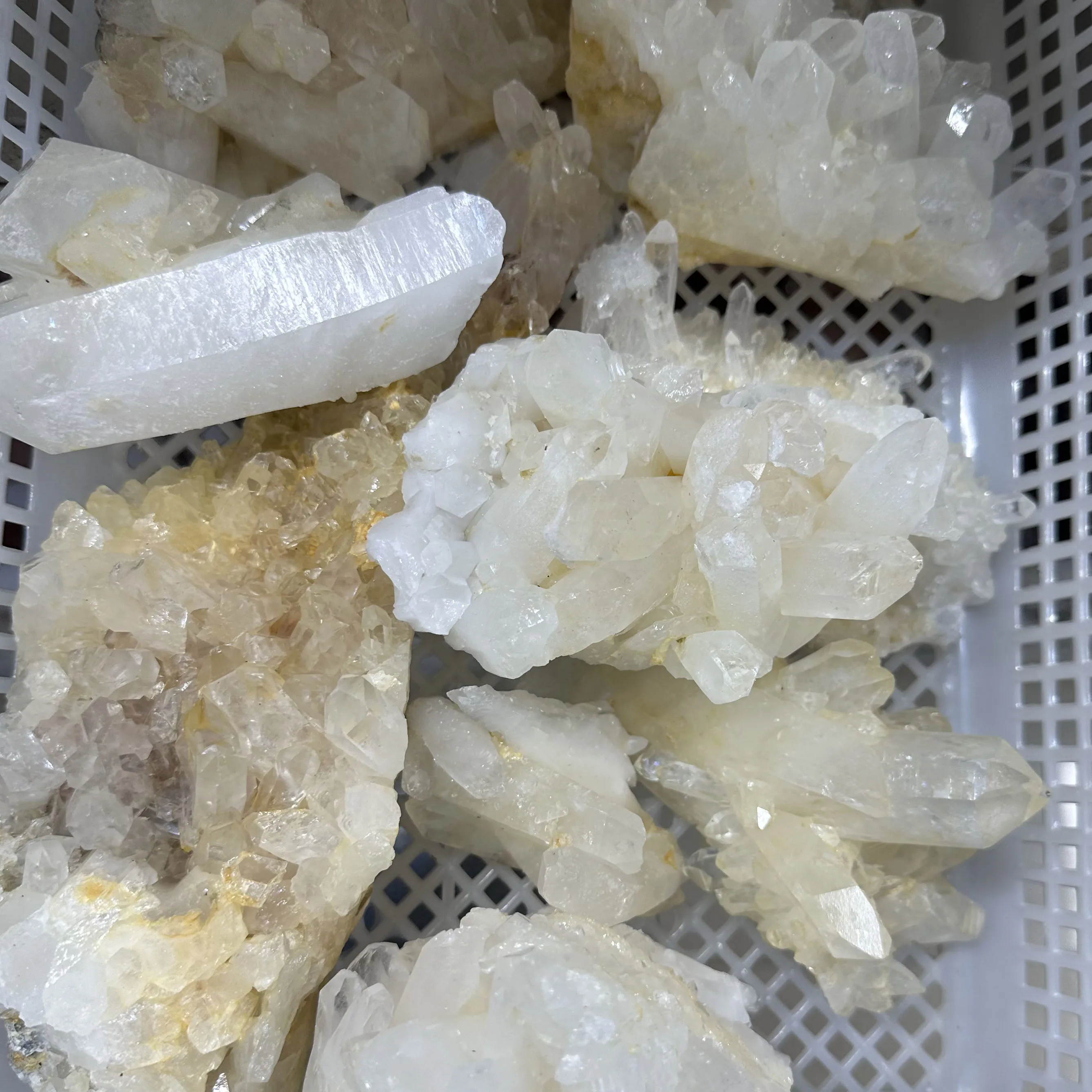 Wholesale bulk healing natural rock clear white quartz crystal clusters beautiful white crystal cluster for energy-
