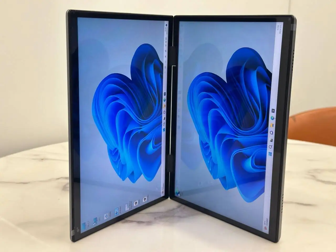 Special Design 10.5 Inch Business Laptop Dual monitor Touch Screen  Computer Netbooks Laptop For Bulk Wholesale