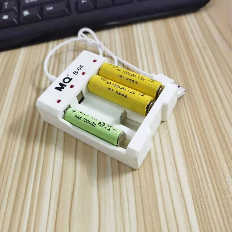 Wholesale Portable USB Charger Four Slots Battery Charger Rechargable Battery Charger