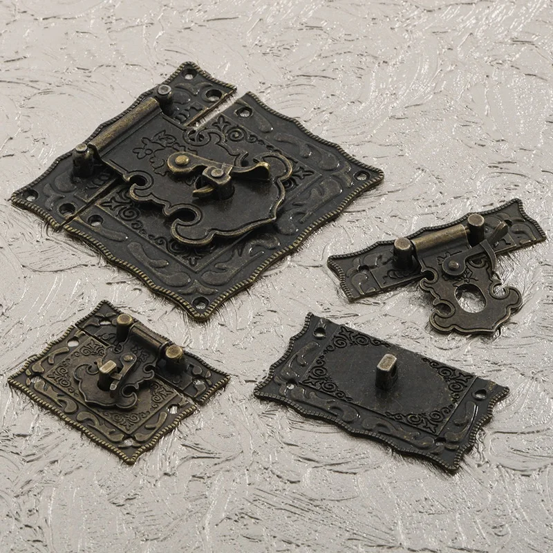 Exquisite Chinese Antique Packaging Box: Zinc Alloy Retro Box Buckle Set for Gift, Wine, and Luggage Accessories