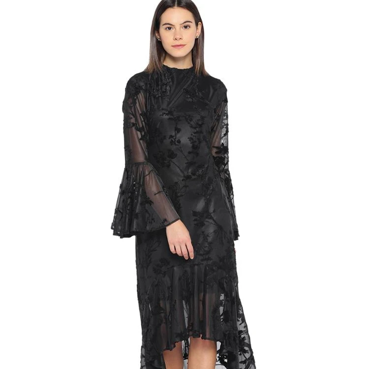 Дизайнерское асимметричное черное платье с рукавами-колокольчиками