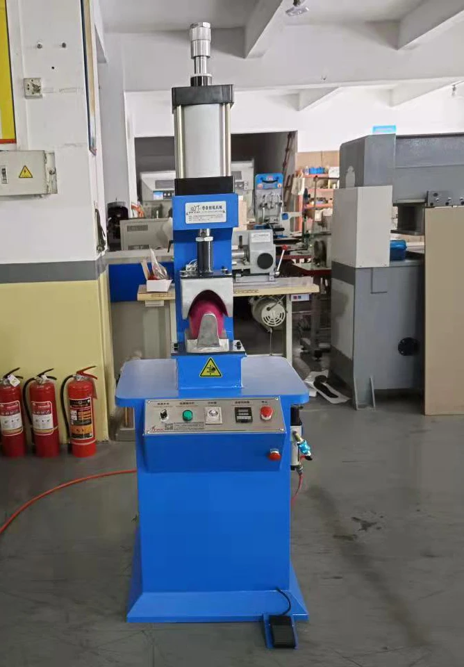 Машина для формования обуви