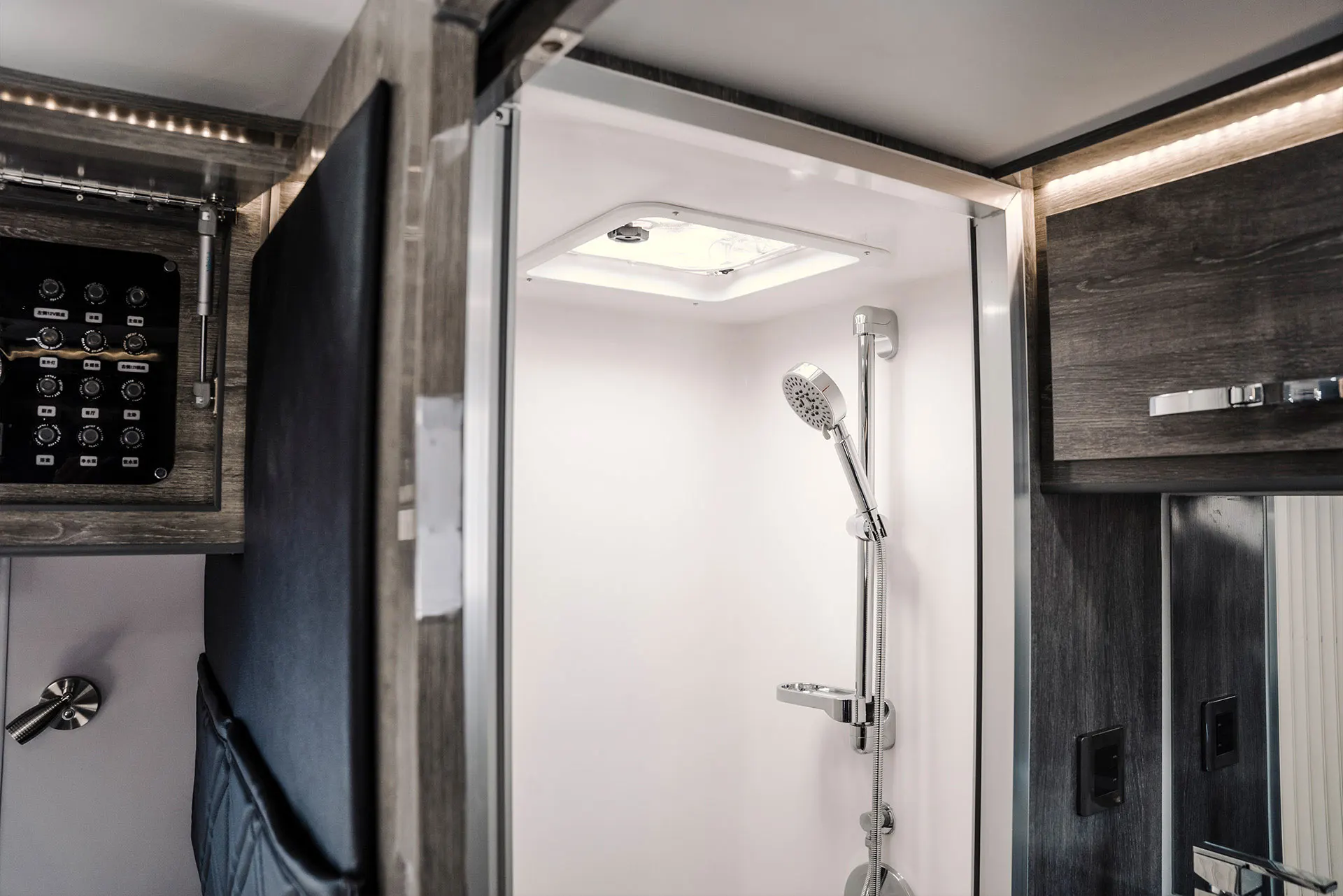 SAINTFAN Factory Custom Made Road Small Camper Trailer Caravan with LED Travel Kitchen