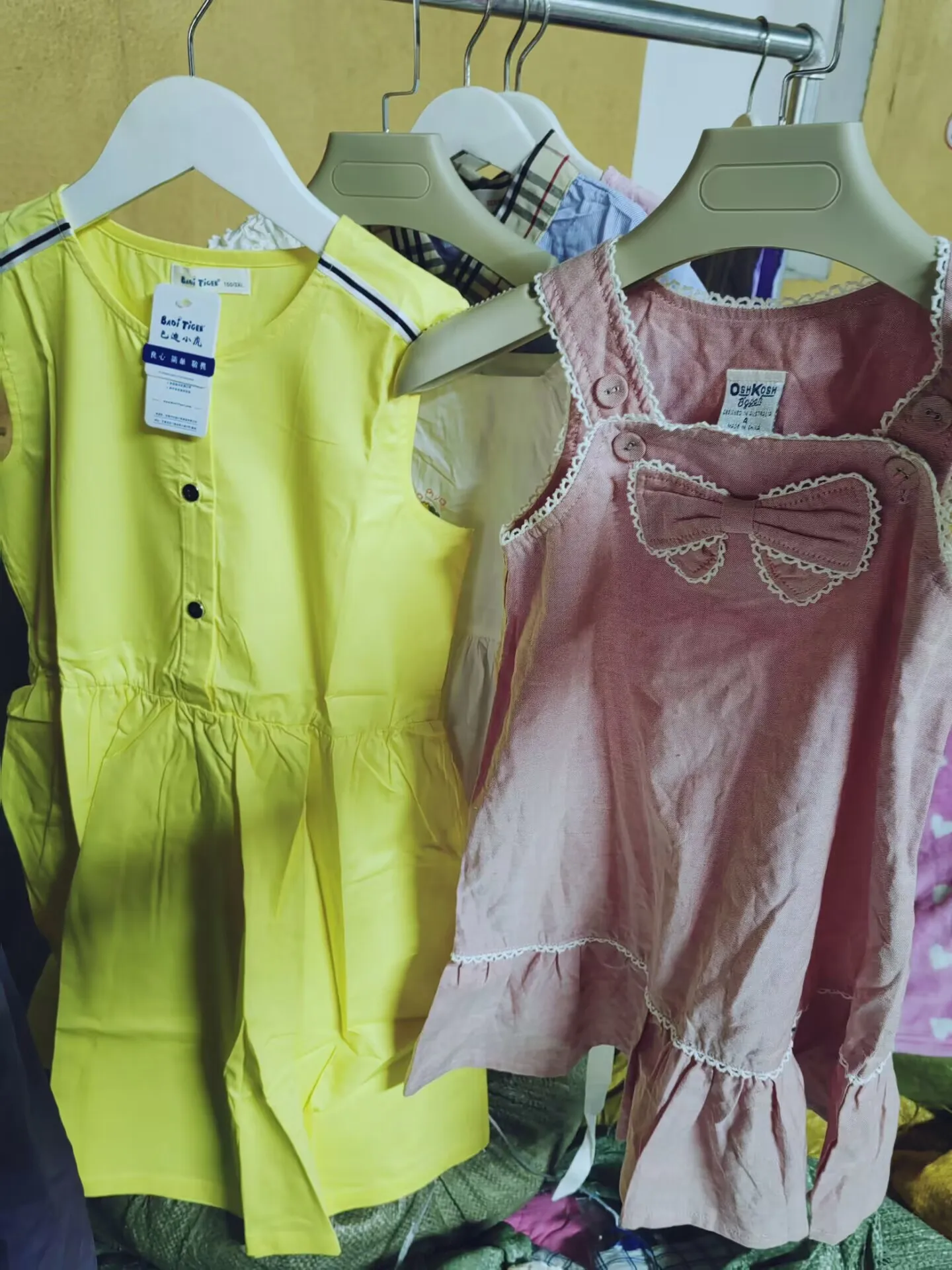 overstock Wholesale girls short sleeve summer dress good quality dress leftover surplus dresses