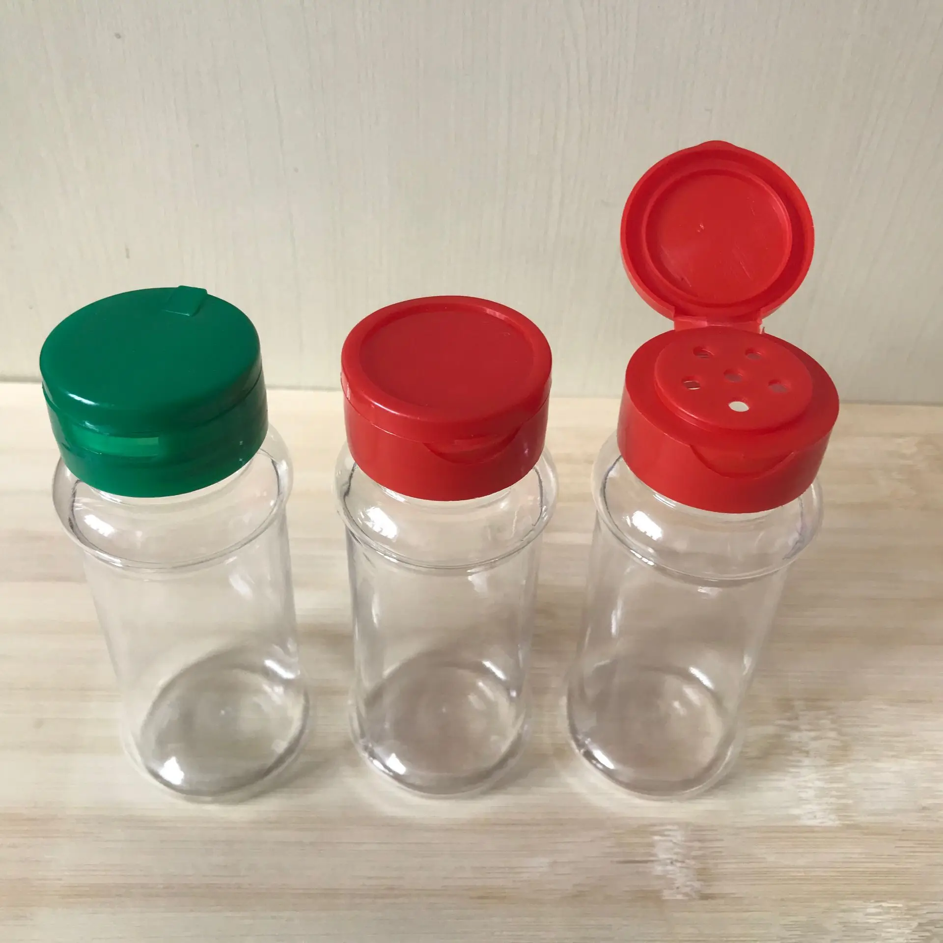 Empty wholesale PET plastic spice bottles seasoning container pepper jar salt shaker with flapper cap