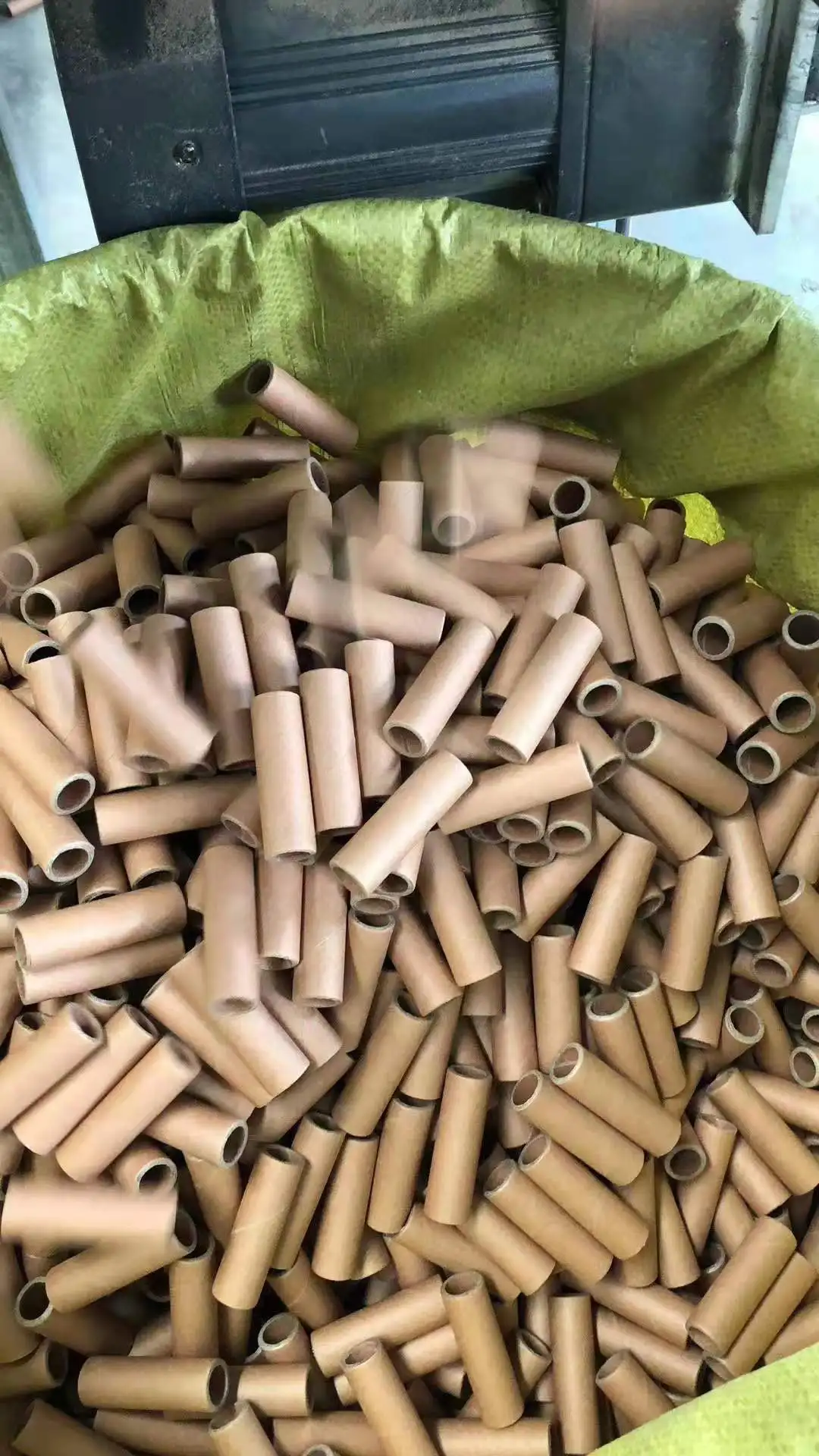 Custom Small Kraft Cardboard Paper Tubes Recycled Materials for Arts and Crafts or Bee Hives Toilet Paper Paper Cores