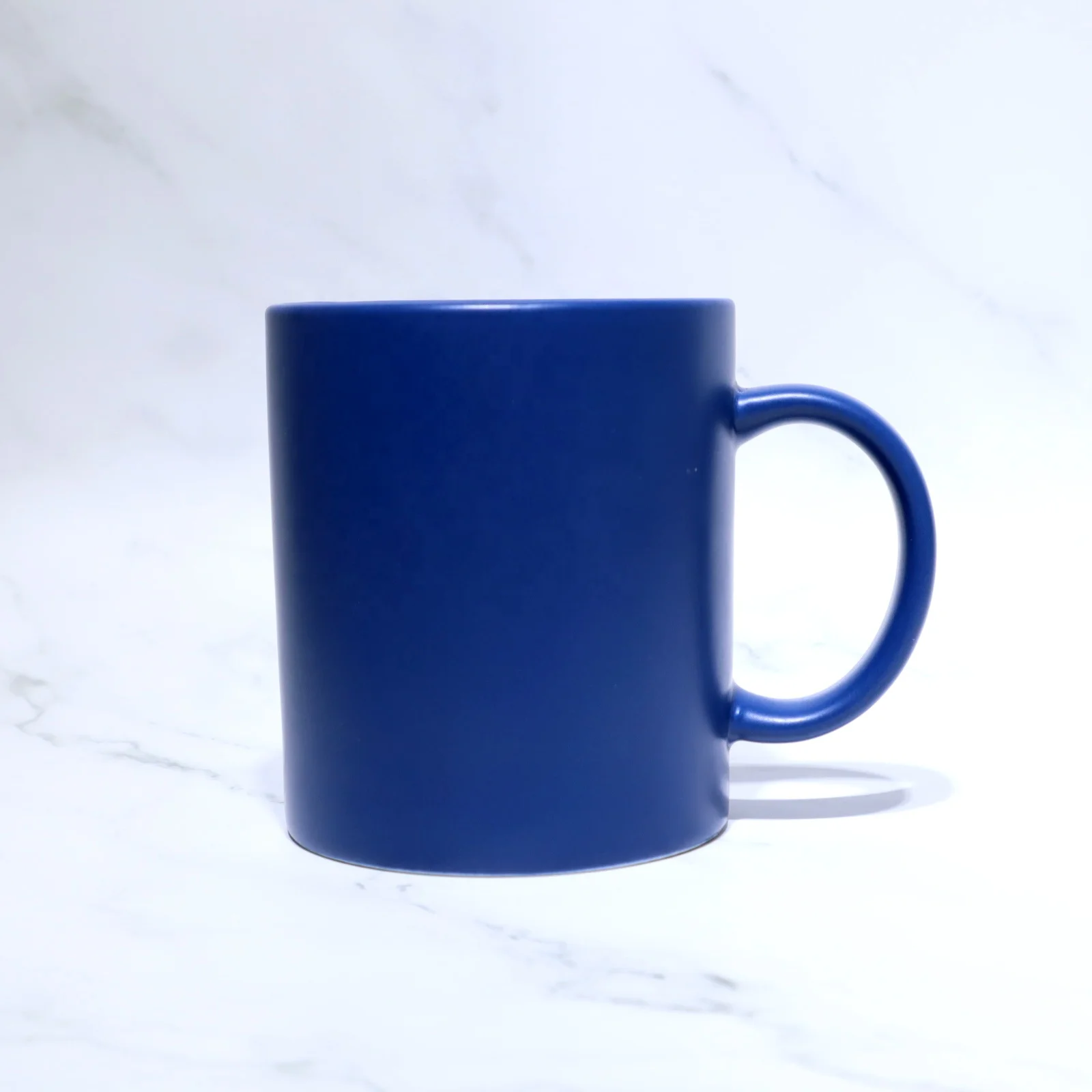 
Porcelain Coffee Mugs And Ceramic Tea Cups Wholesale Blue/Grey/Black Matte Glaze Ceramic Mug Cheap Ceramic Mug With Color Handle 