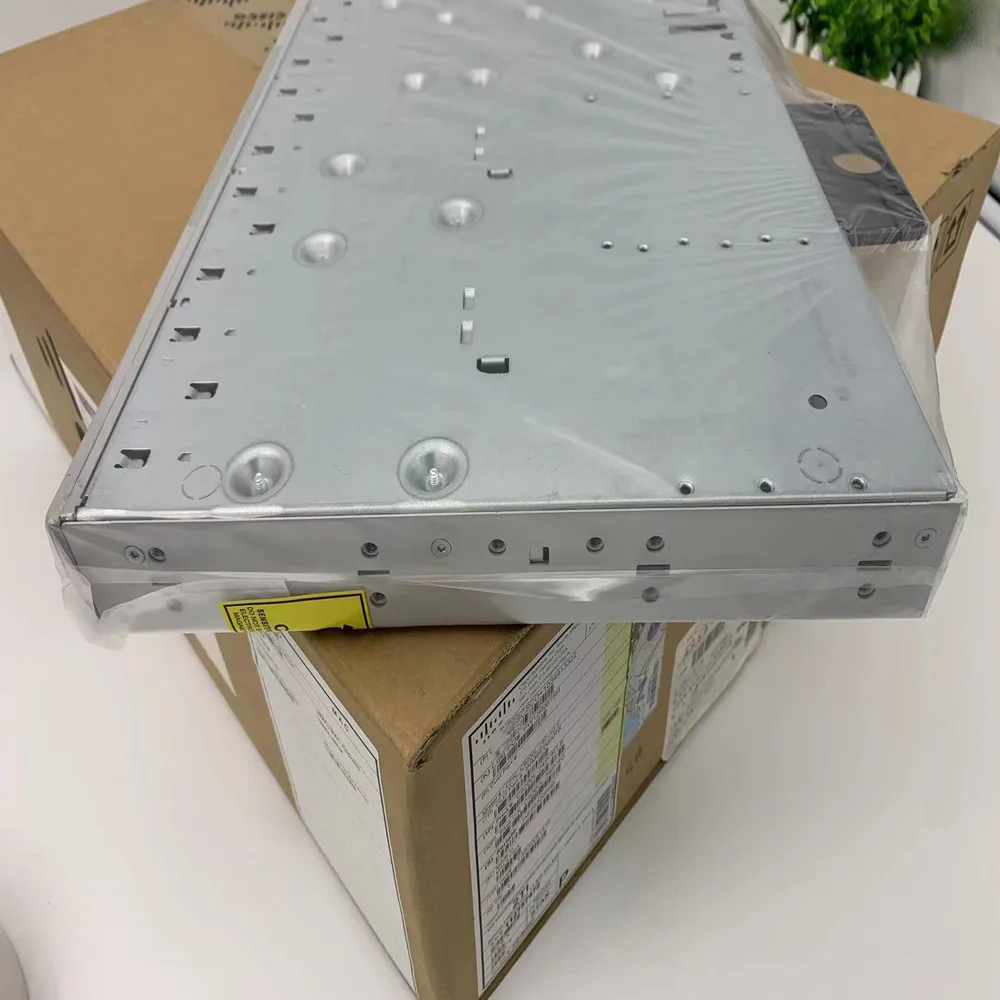 Brand new 9200 series 24 ports Network Essentials Switch C9200L-24T-4X-E stock on sale