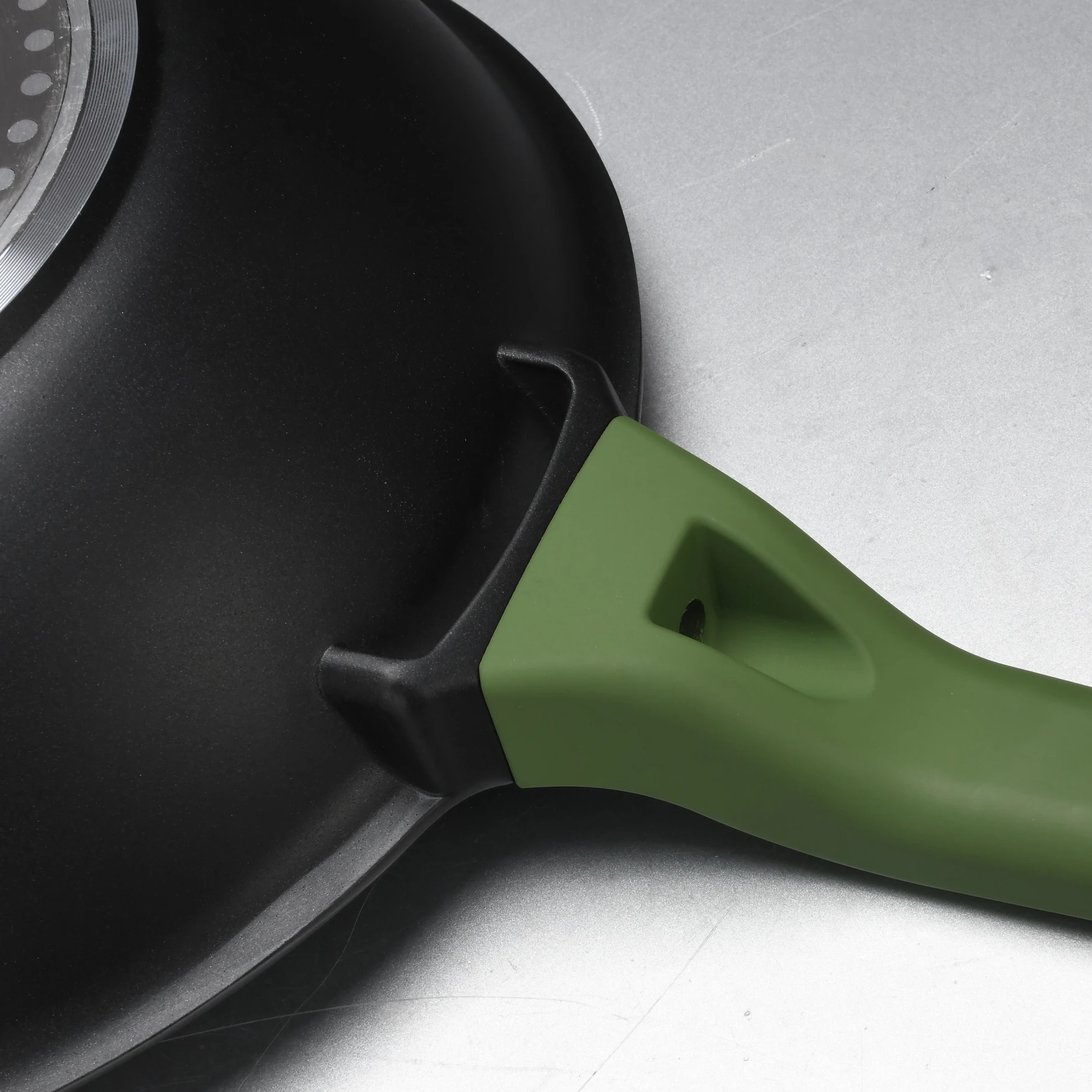 Long-handle designed frying pan round with fast heat transfer