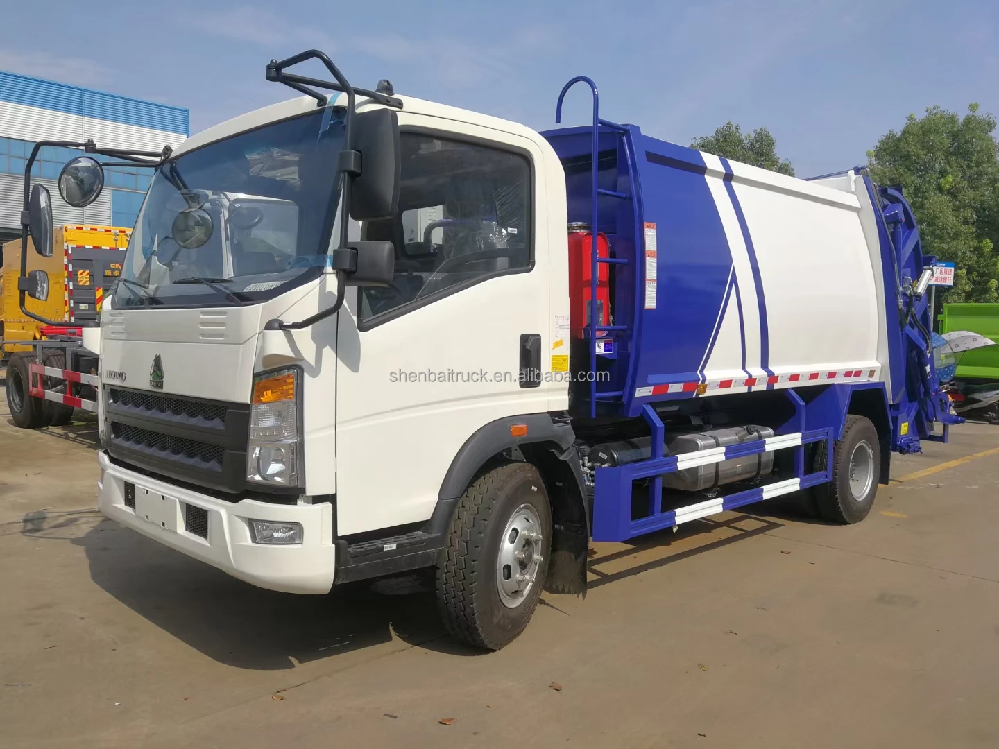Новинка мусоровоз Howo 4x2 6 куб. М 8 12 3
