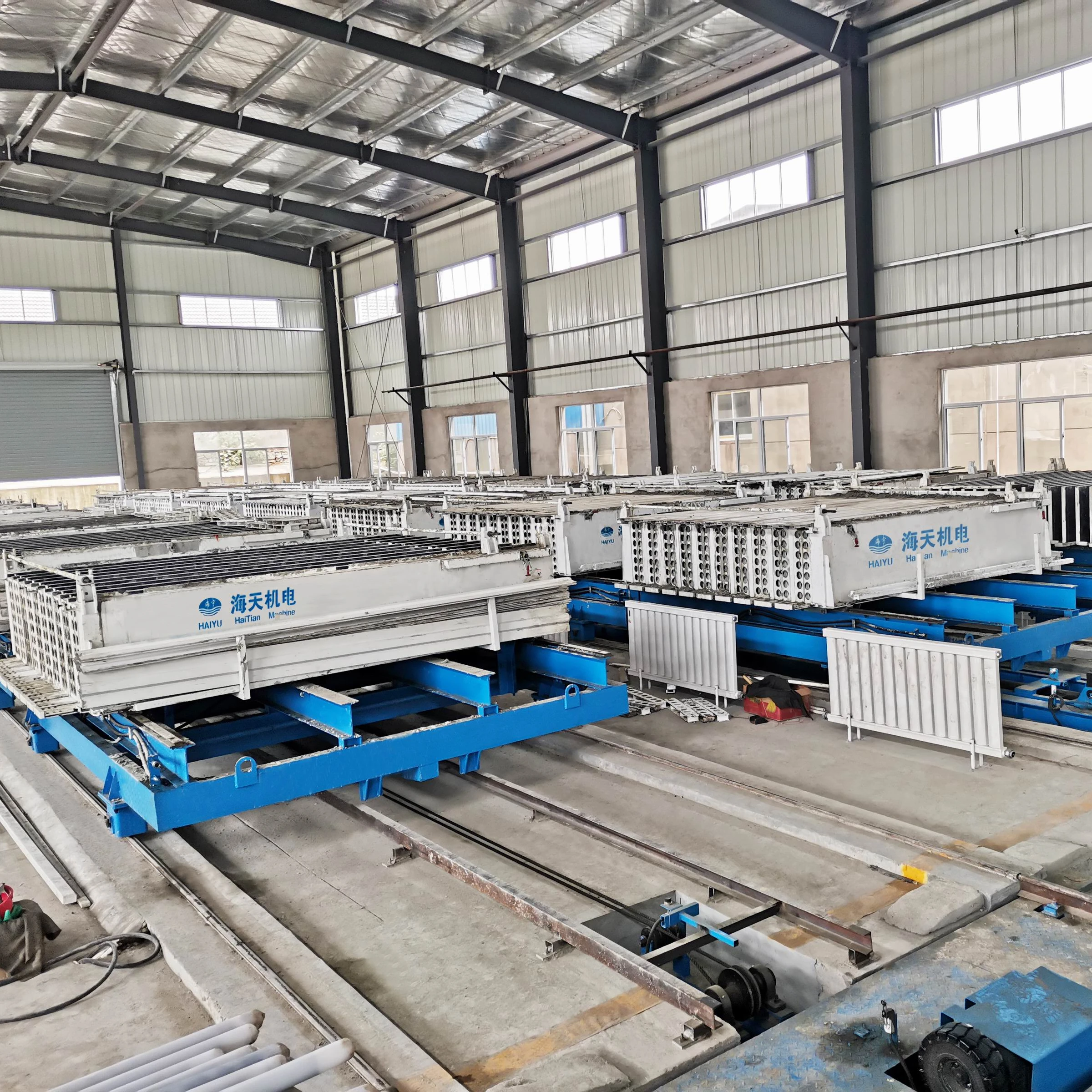 Машина для производства сэндвич-панелей/линия по производству стеновых панелей