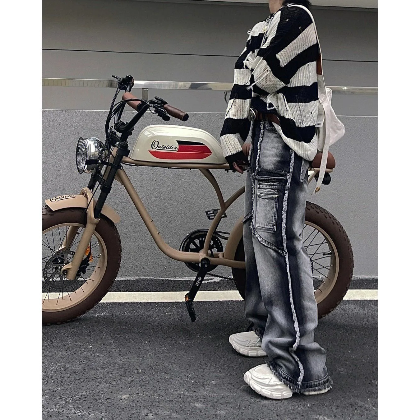 Manufacturer blue black raw edge middle white side black customized denim jeans