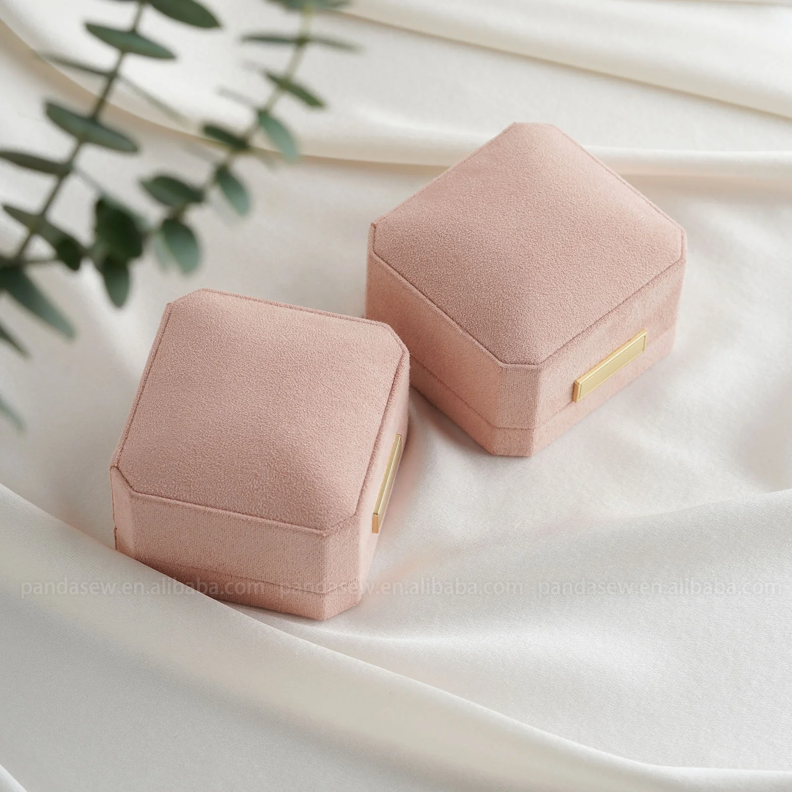 PandaSew Custom Logo Luxury Small Pink Soft Flannel Jewelry Box Gift Packaging Case Velvet Necklace Ring Boxes