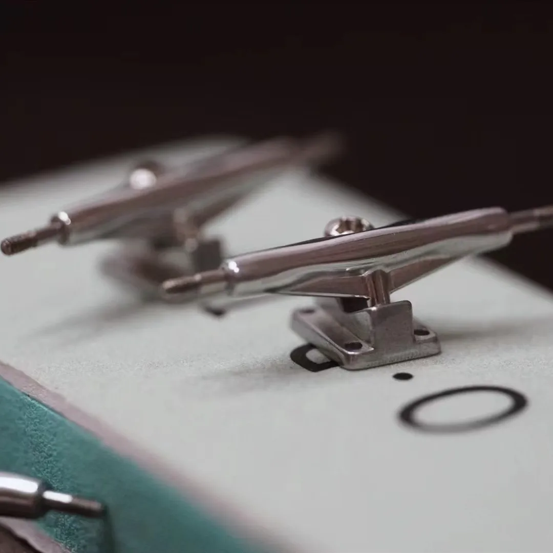 Hand polishing 32mm finger skateboard fingerboard trucks