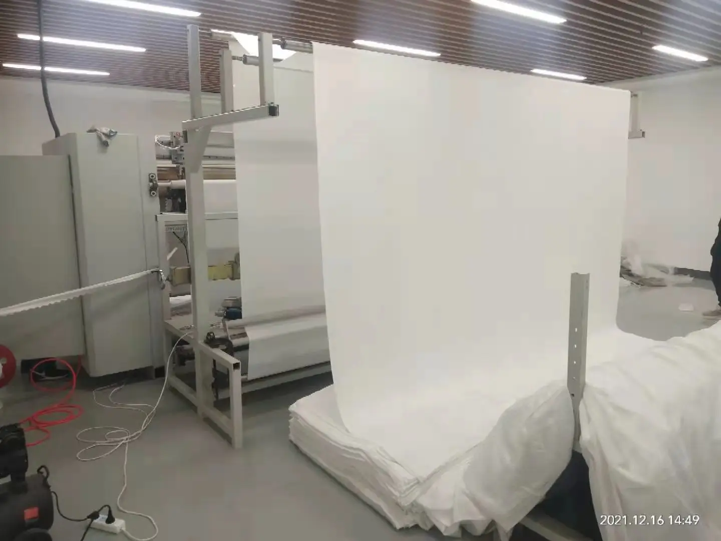 Full Automatic Ultrasonic Microfiber Towel Fabric Cutting Machine Non Woven Cloth Slitting Machine