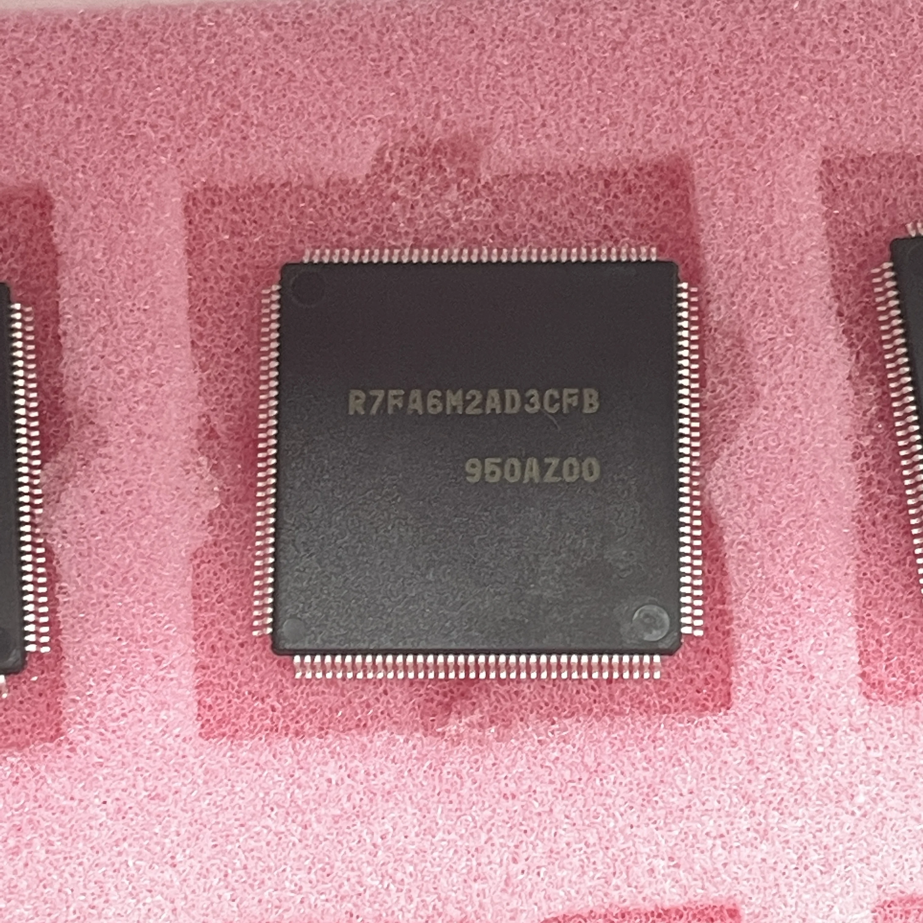 Electronic Components R7FA6M2AD3CFB 144-LFQFP New and Original (in stock)