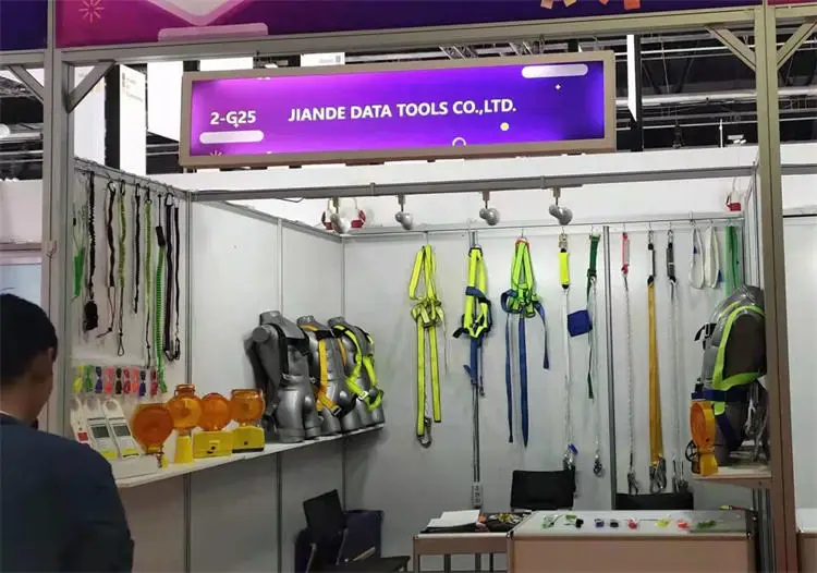 Factory Sales Best Price High Quality Safety Belt Set Climbing Protect Full Body Safety Boot Helmet Harness With Lanyard