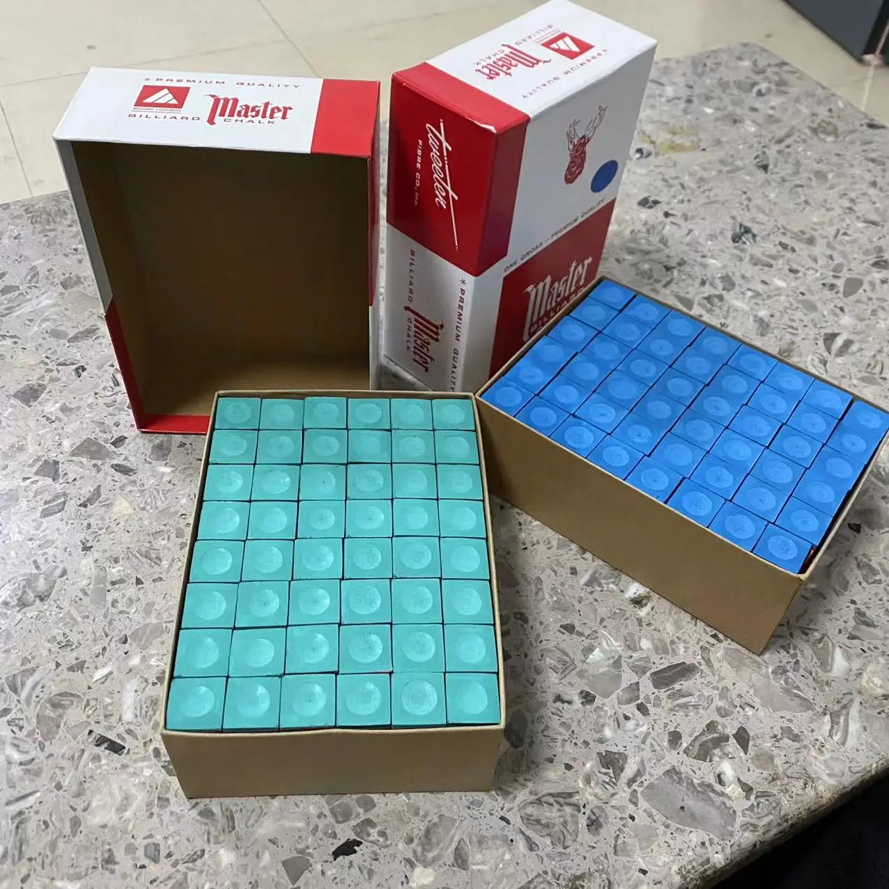 Factory wholesale price billiard cue green blue chalk