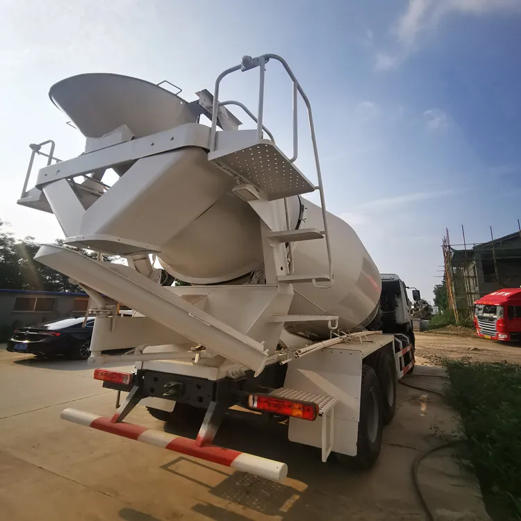 Low price 6*4 Howo bulk cement concrete mixing tank for