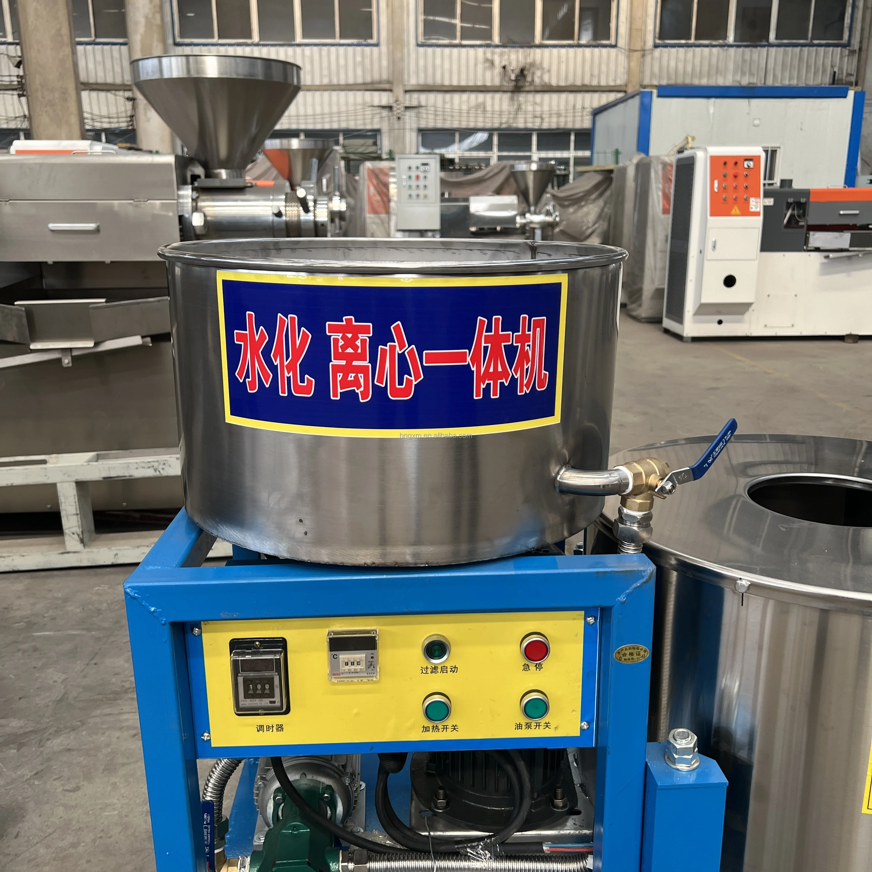 Centrifugal oil filter