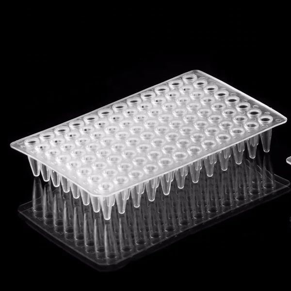 Прозрачная пластиковая ПЦР-пластина и трубка