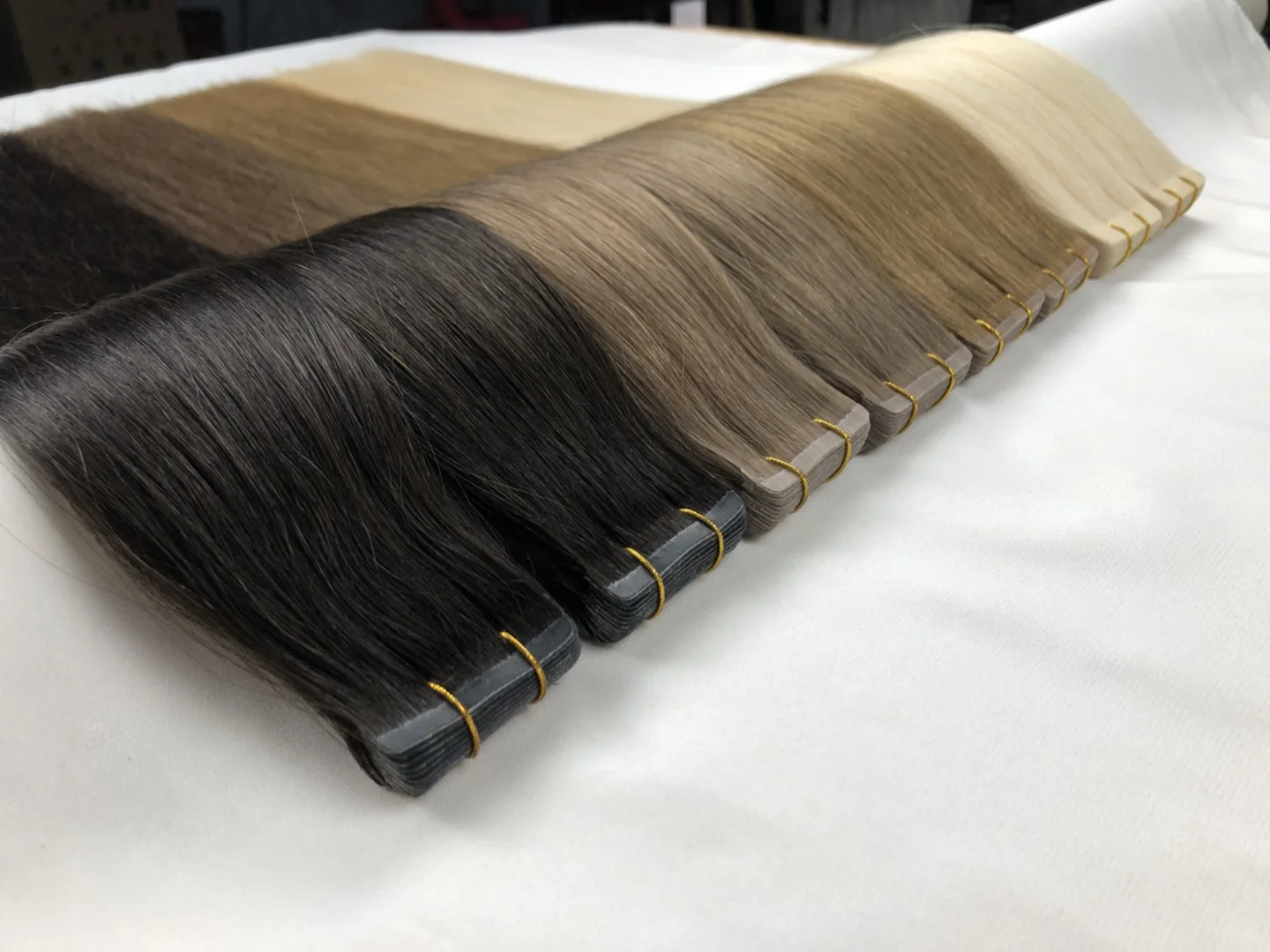 Manufacture Price Smooth Shiny 100% Remy Virgin Hair Solid Color Invisible Tape In Hair Extensions
