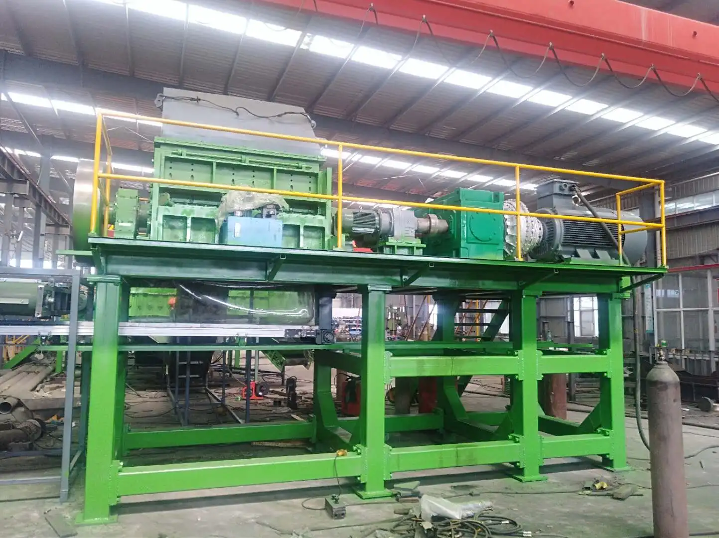 Шлифовальный станок для мелких резиновых порошков/машина для производства резиновых порошков для отработанных шин/использованная Резина