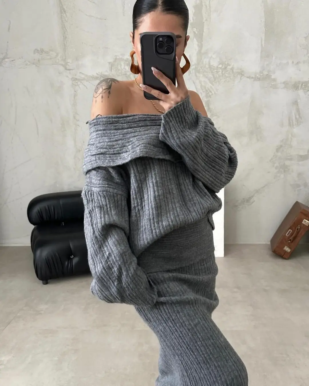 King Mcgreen star High quality Sexy Irregular Casual Sweater Set Off-the-shoulder Retro Simple long sleeve loose skirts sets