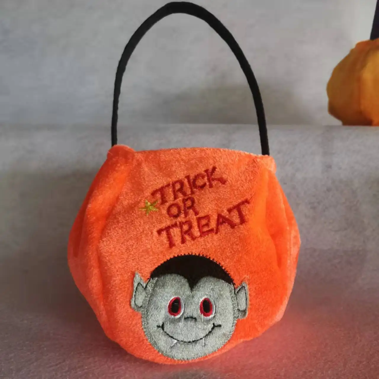 Halloween trick or treating bucket Pumpkin candy basket Reusable goodie bag for kids Halloween party supplies Halloween basket