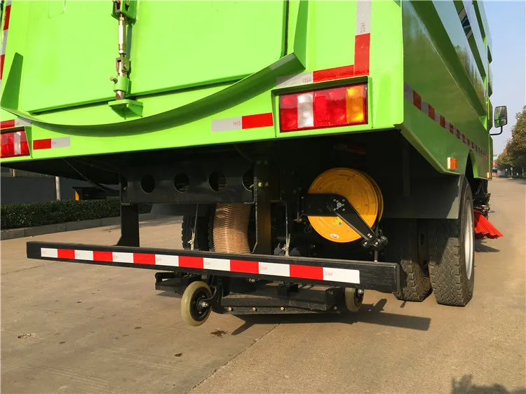 China Supplier Low Price 5000L 6000L Water tank and Waste Box Road Sweeper