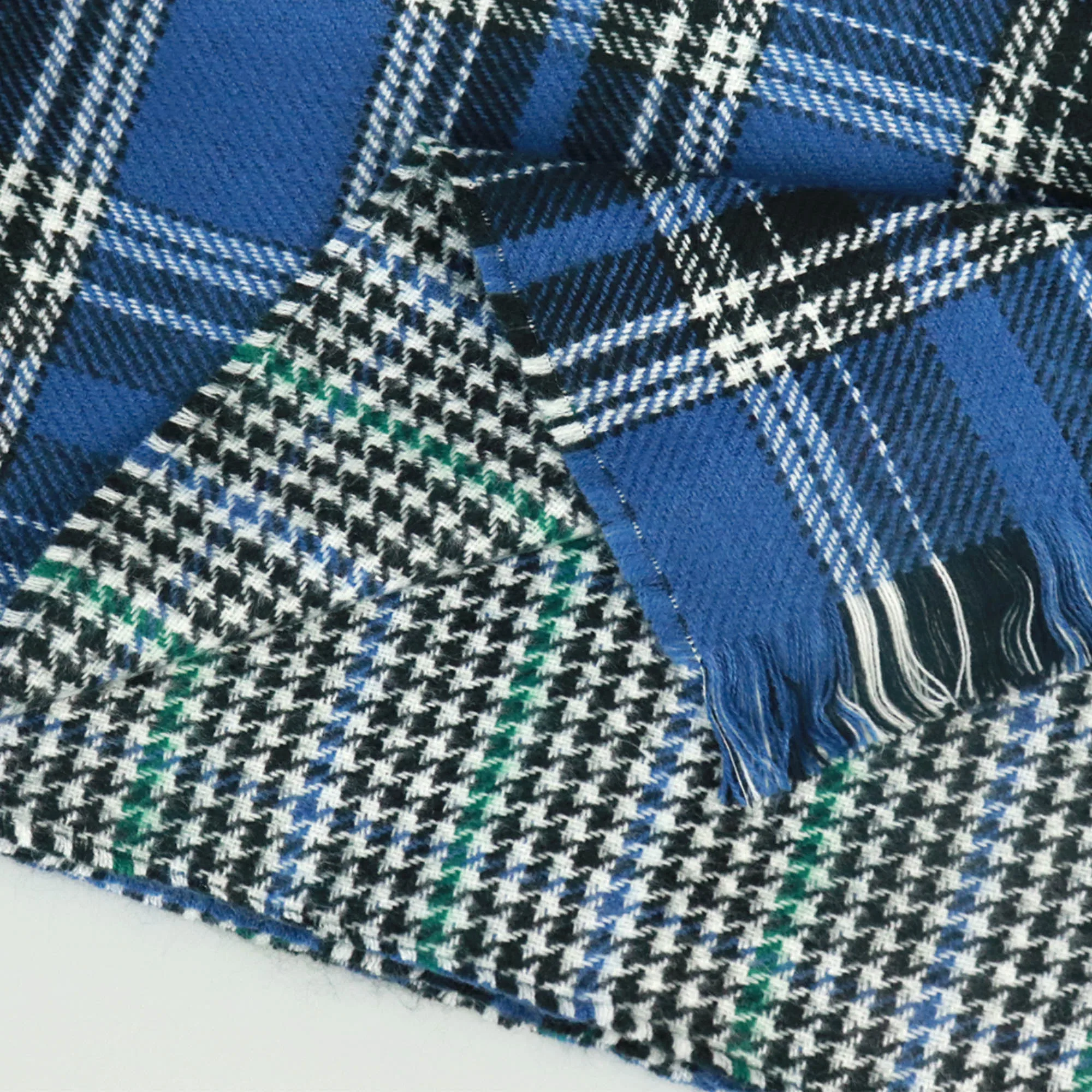 The manufacturer directly supplies new fashion, warm, high-quality and best-selling double-sided knitted scarves, plaid scarves