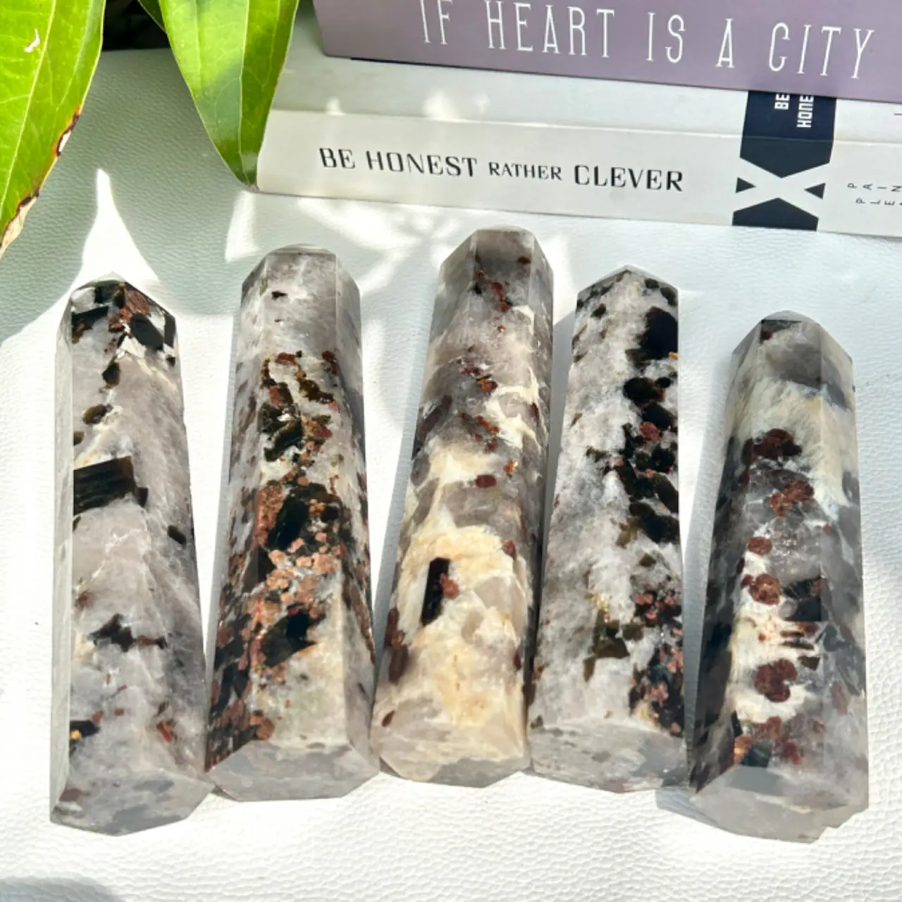 Wholesale Fanshi Natural Garnet tourmaline silver mica tower Crystal pillar Carving Model Feng Shui Home Ornaments Mascot Gift