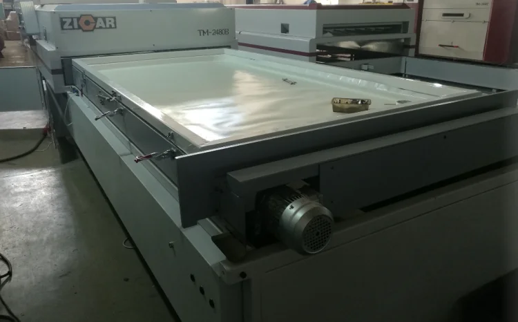 ZICAR cabinet door mdf veneer pvc High gloss film vacuum membrane machine 1300mm furniture pressa a membrana