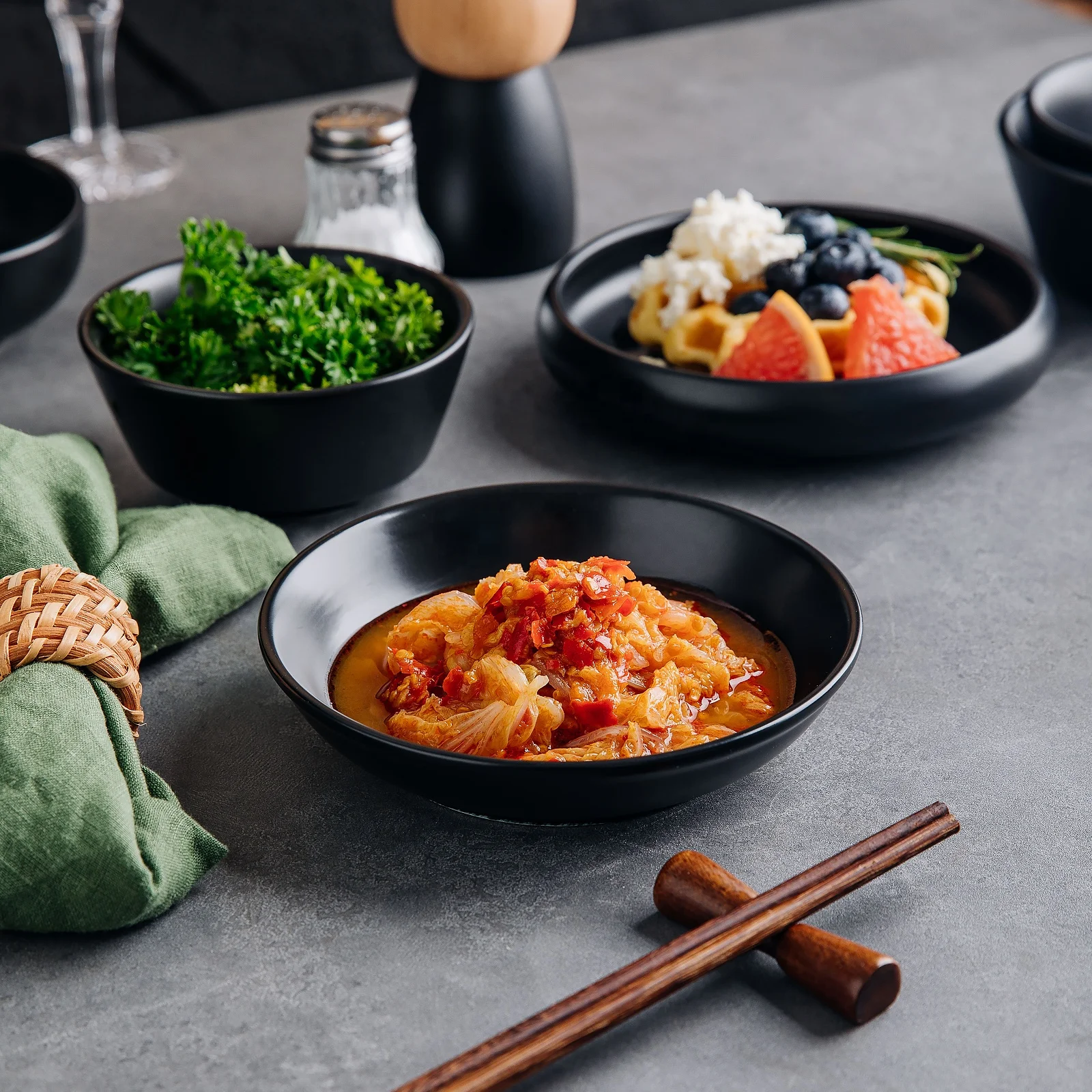 Customized Black Matte Glazed Crockery Round Shape Porcelain Dish Bowl Deep Dinnerware Western Food Bowl Dish Set