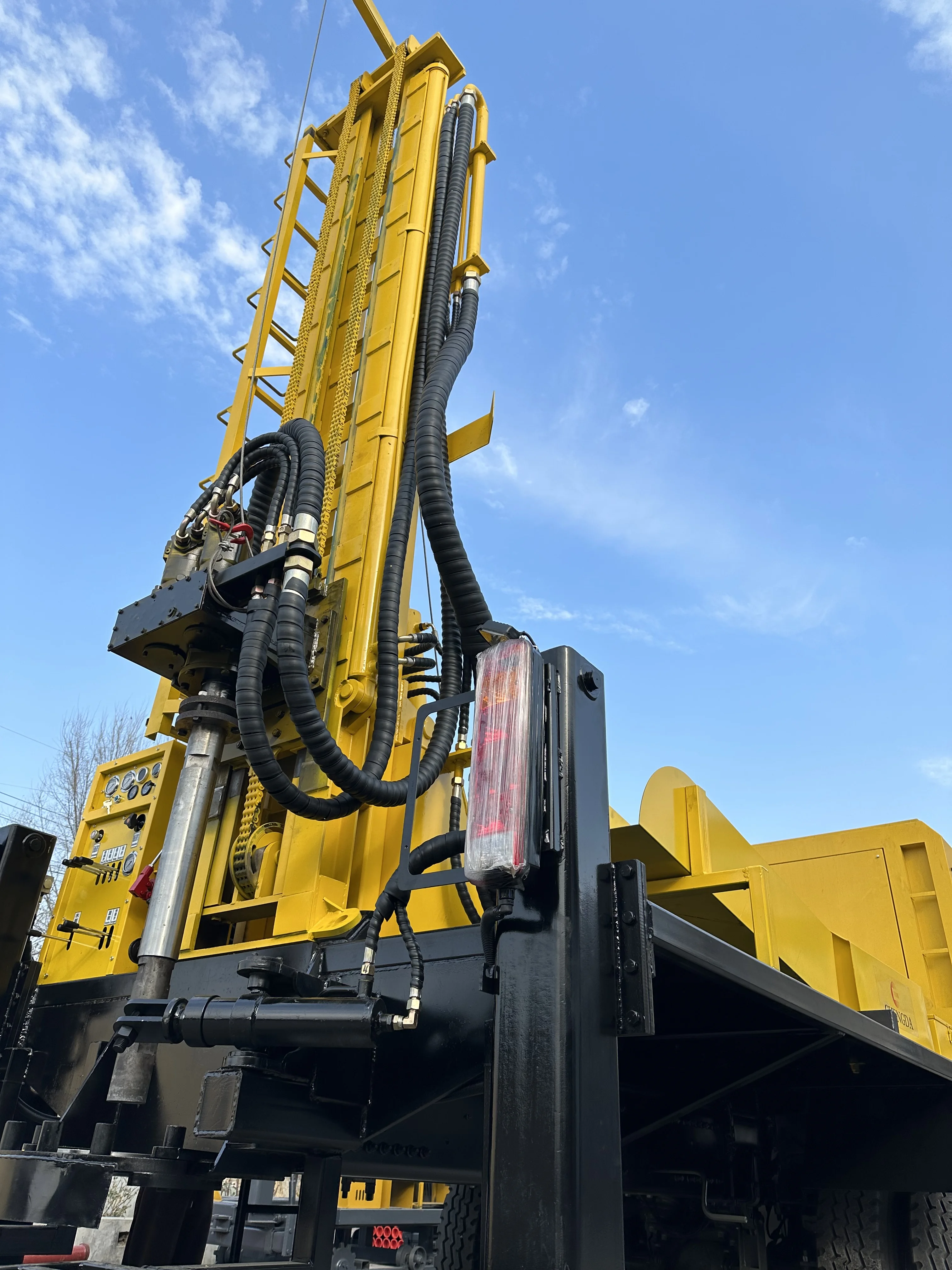 2024 Hengwang 600m 500m 400m 300m 200m Crawler Track Mounted Deep Borehole Water Well Drilling Rig For Water Well Machine