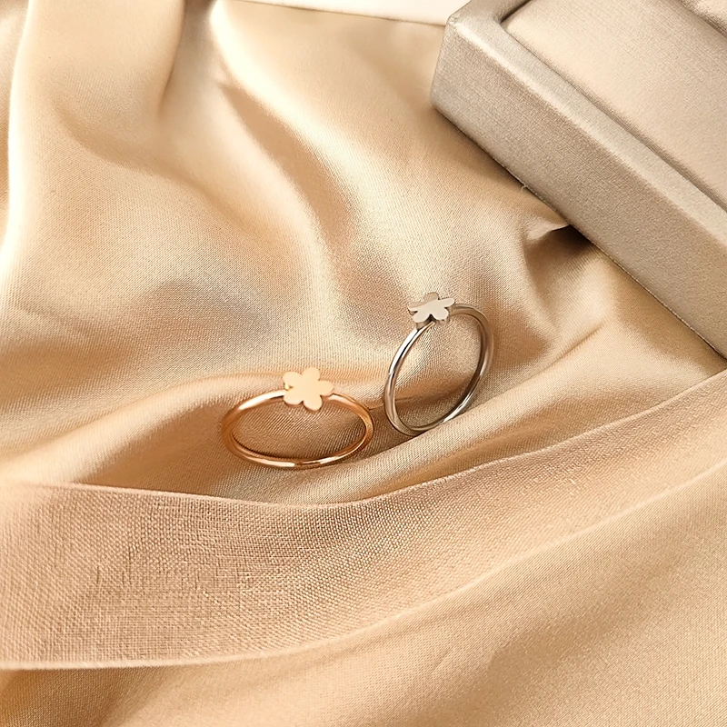 Japanese and Korean version of flower ring female simple small fresh personality design small ring