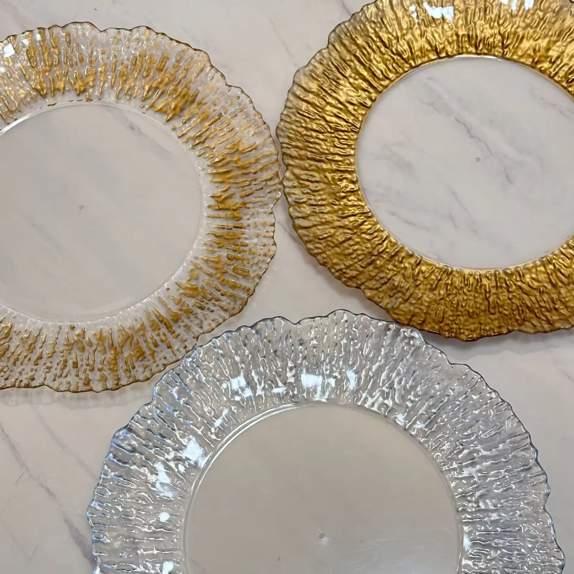 Wedding Decorate Gold Rim Acrylic Clear Transparent Charger Plates 13 Inches Round Dinning Table Plates