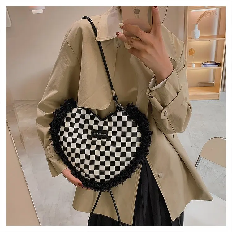 2021 winter Lovely cute heart purse handbag fashion wool fringe plaid ladies purse handbag