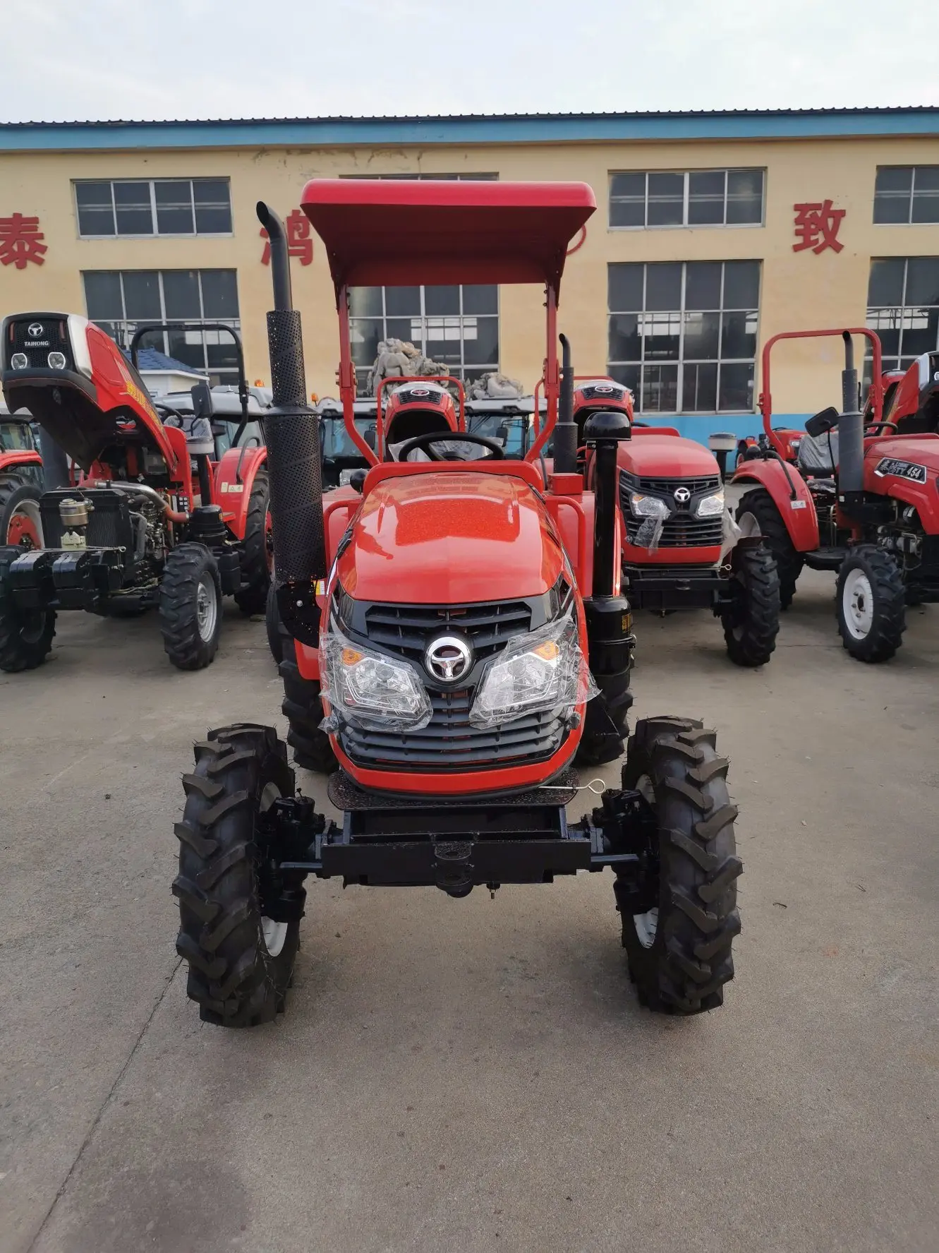 China Small Agricultural Machinery Mini Tractor 25HP 30HP 35HP 40HP QS Series Wheeled Tractor With Rotary Tiller With Low Price