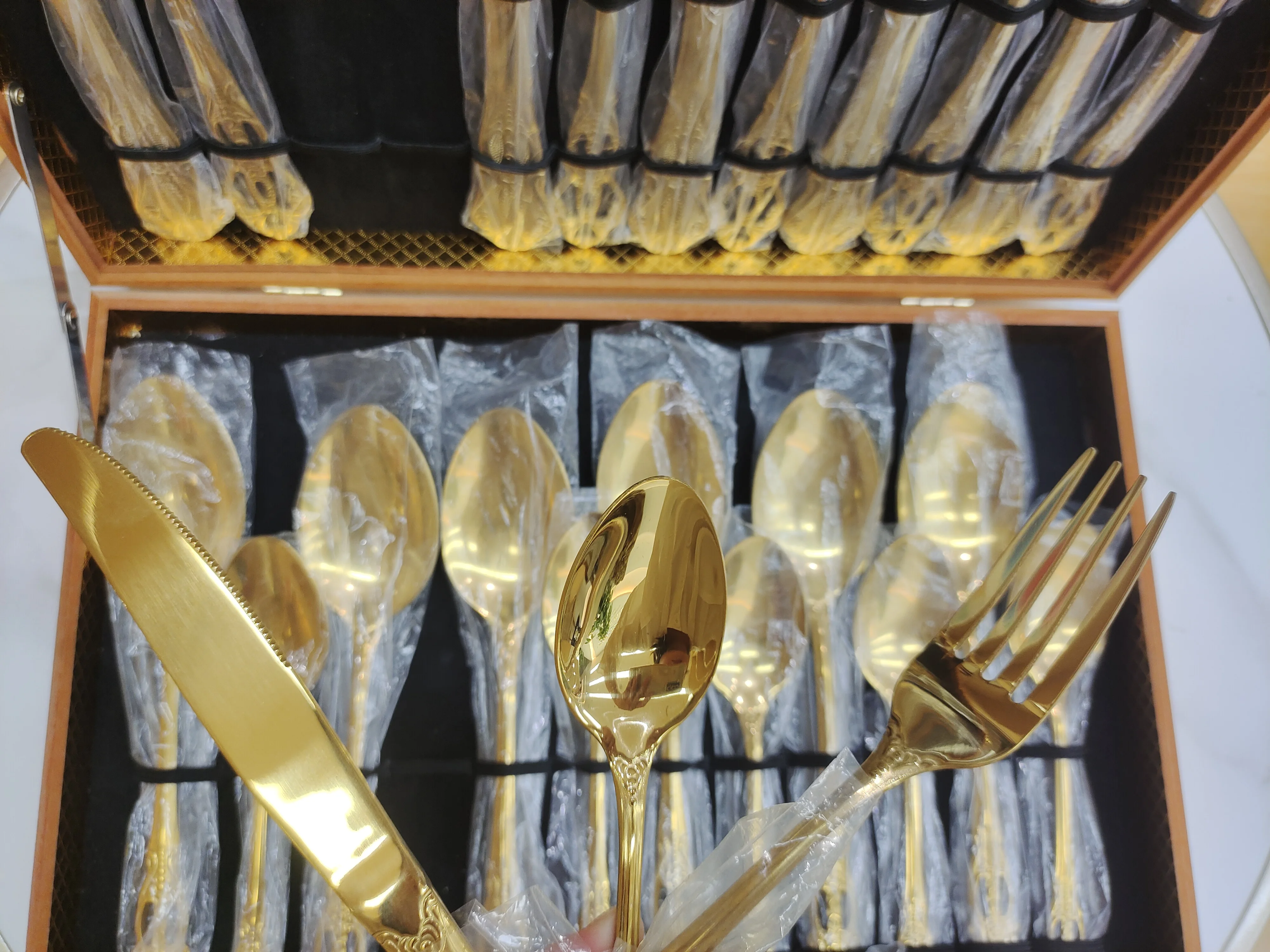 Luxury cutlery set Royal stainless steel 304specifically designed for restaurants hotels, and stainless steel cutlery set