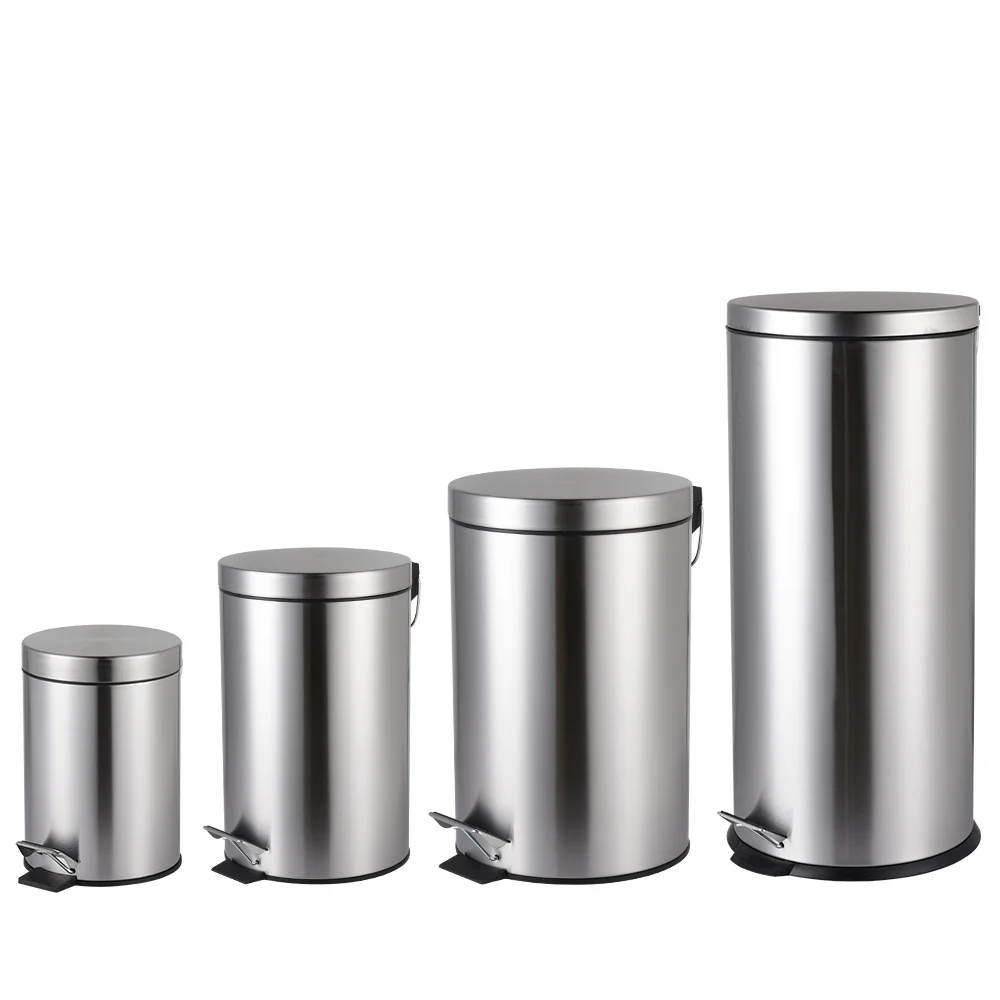 Металлический мусорный бак с крышкой