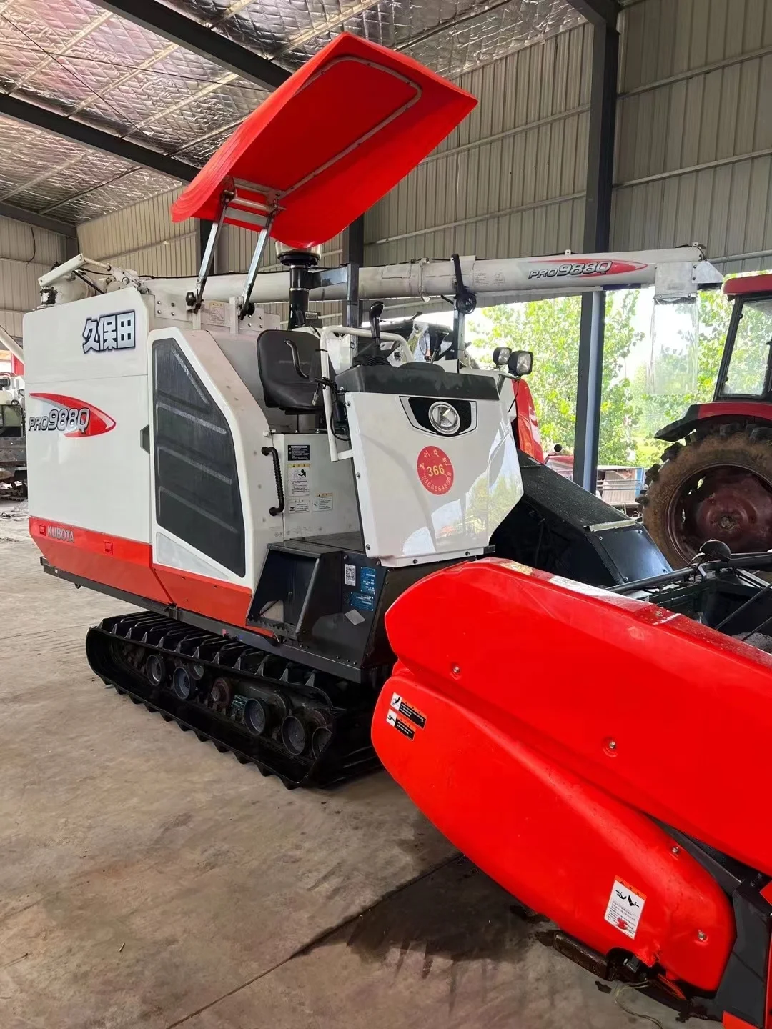 Hot selling massey ferguson 185 tractors mounted combine harvester dongfeng tractor with low price