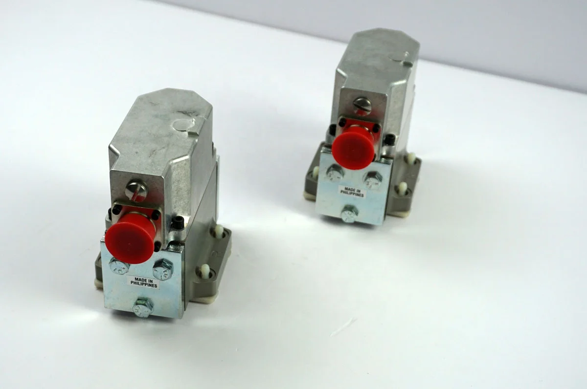 Hydraulic Servo Valve With Black Brand For Railway Tamping Maintenance Equipment Of Plasser Type EL-T76.00.MO Or H40DAGM4NAH