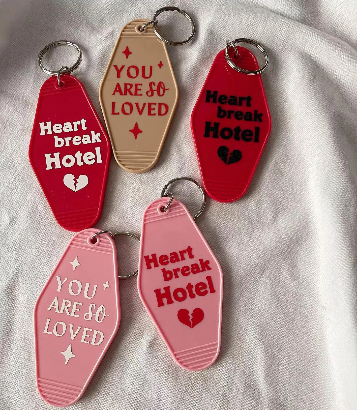 motel keychain custom logo colours gold keychain loop QR code