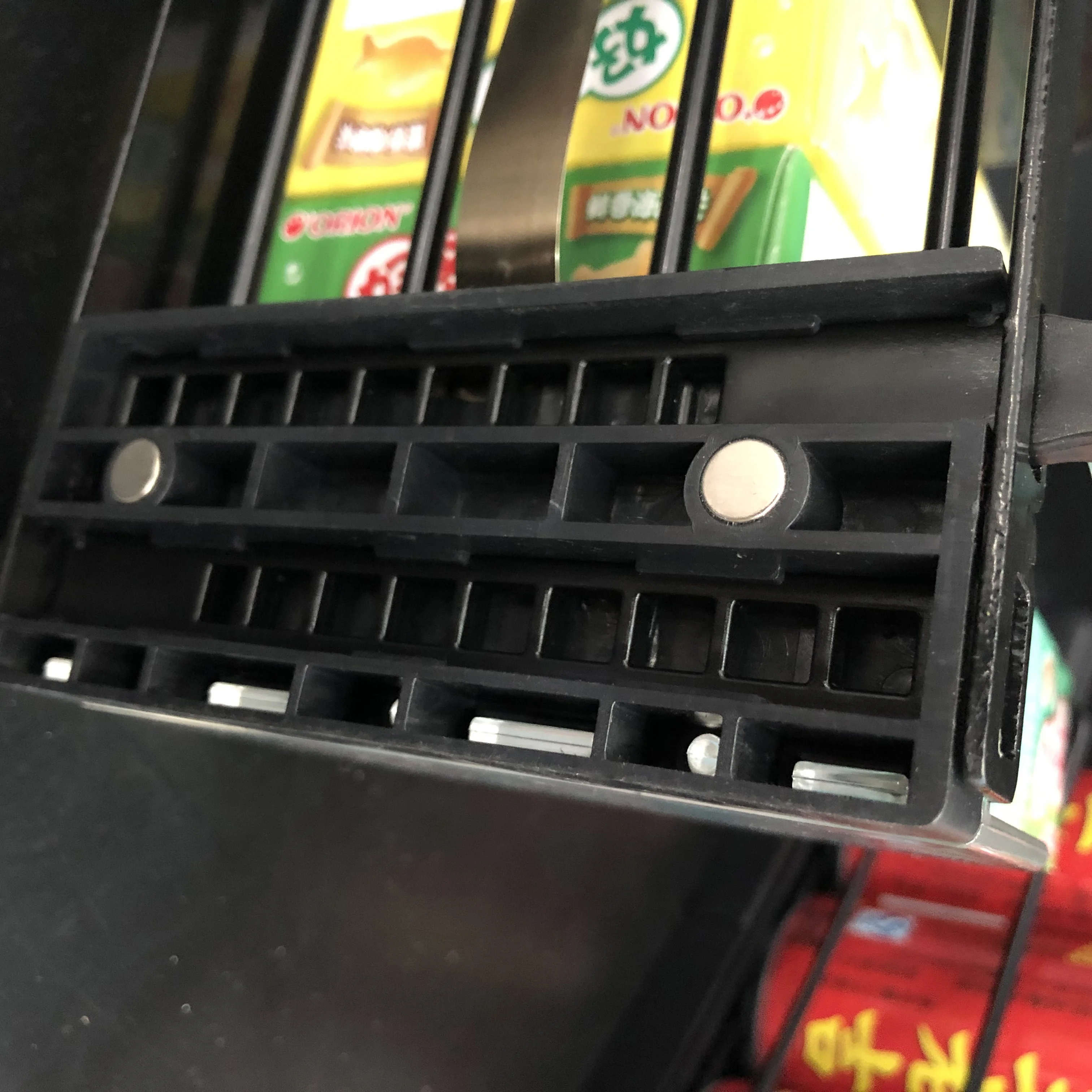 Supermarket Automatic Adjustable Magnetic merchandising on-shelf Pusher Trays