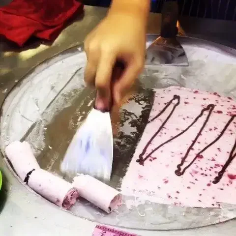 manual fried roll fried ice cream machine, stir fry with yogurt, fruits ice cream machine