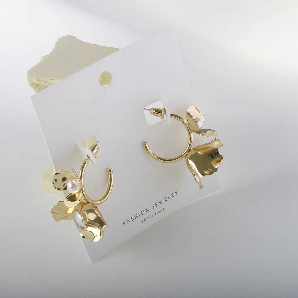Wholesale Metal Flower Earrings Fashion Hot  Factory Pearl Ear Loop Geometric Elegant Brass Drop Earrings Silver Stud Pendiente