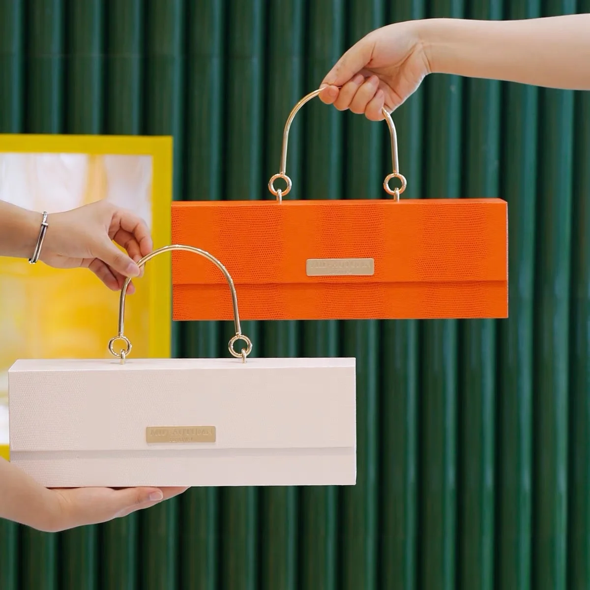 Custom Logo Recyclable Cardboard High Quality Luxury Gift Packaging Box Skincare Cosmetic Set Printing Paper Box With Handle